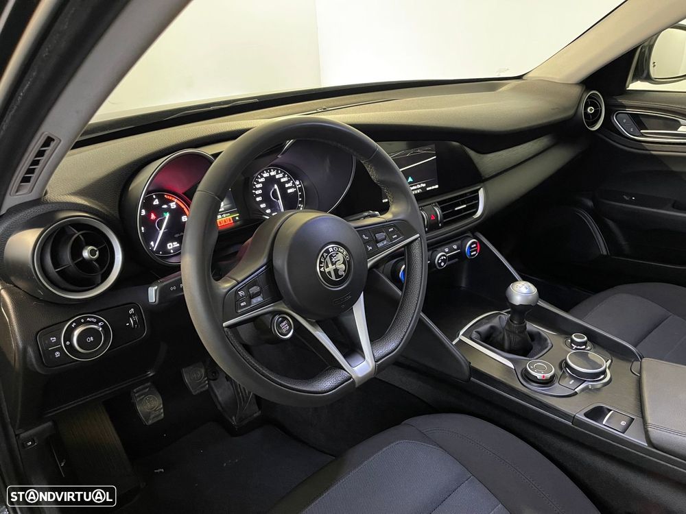 Alfa Romeo Giulia 2.2 D - 10