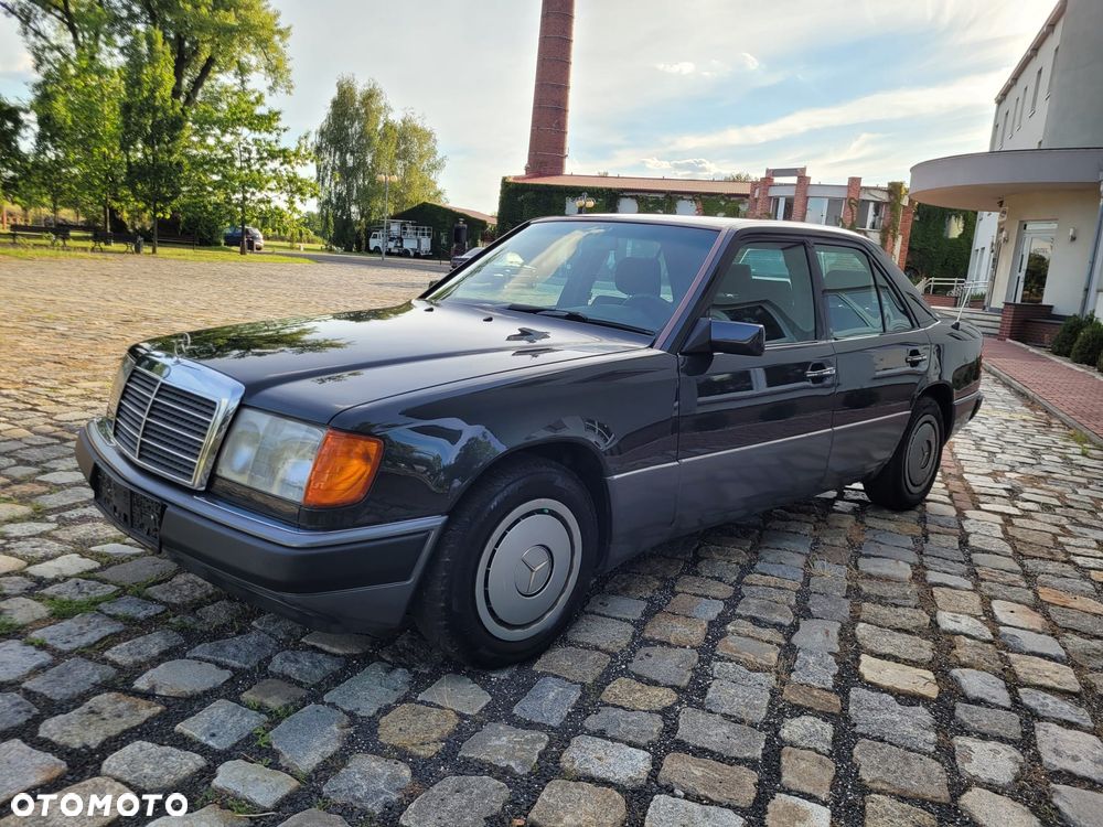 Mercedes-Benz 280 - 12