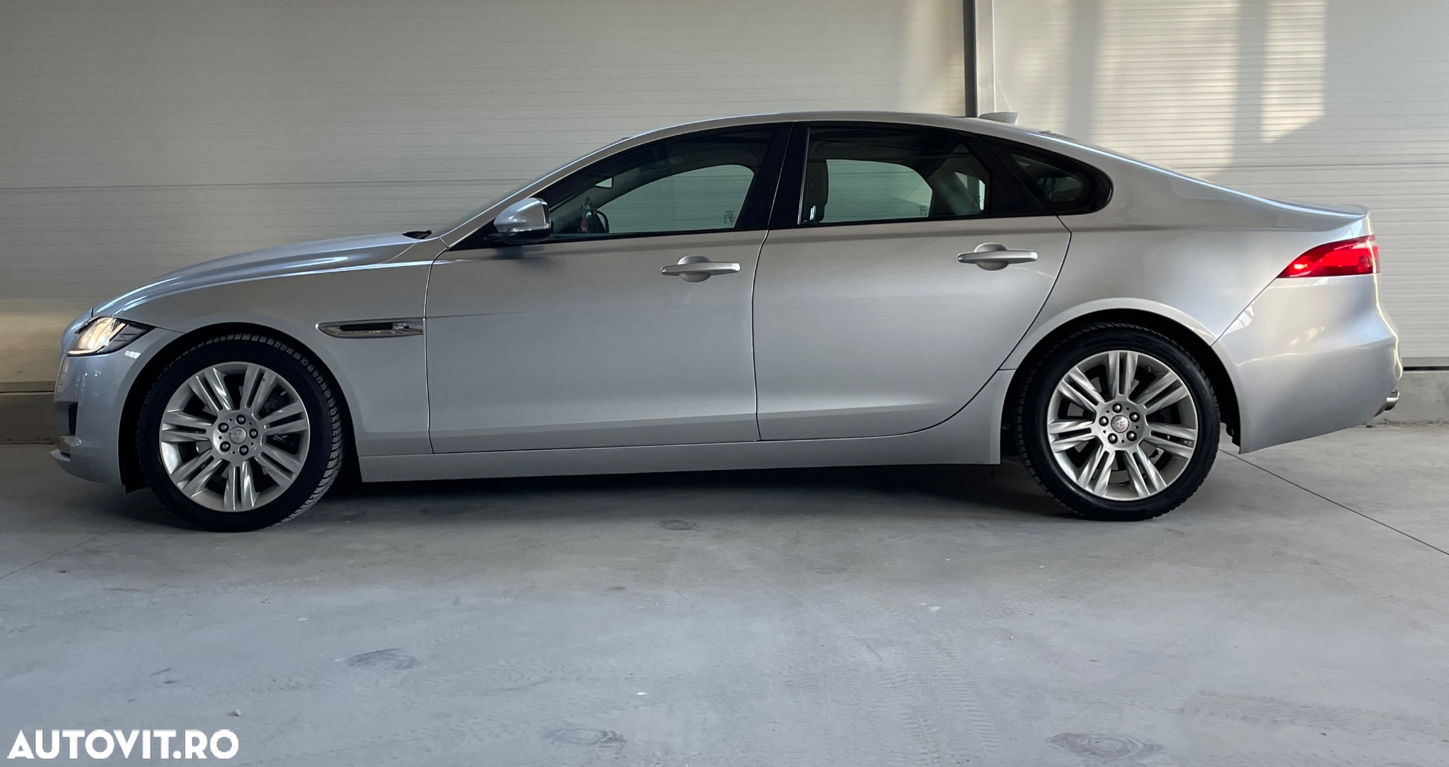 Jaguar XF 20d RWD Prestige - 7