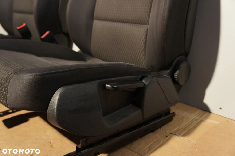 NR 7 Fotele przednie, kanapa tył, podłokietnik, napinacz Audi A6 4F0 lift - 5