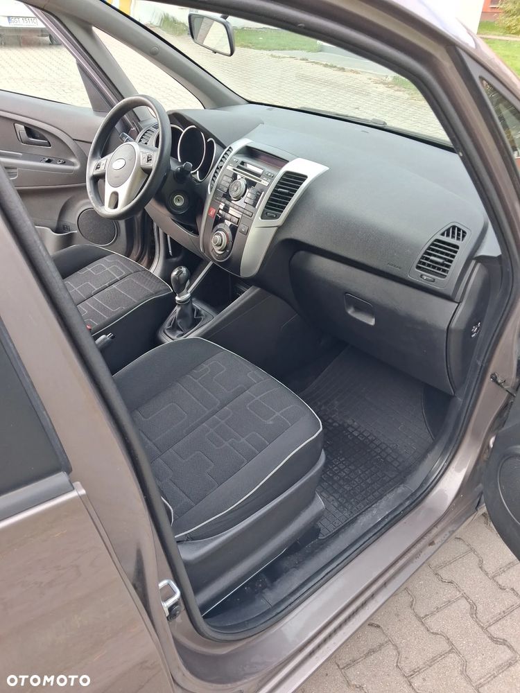 Kia Venga - 7