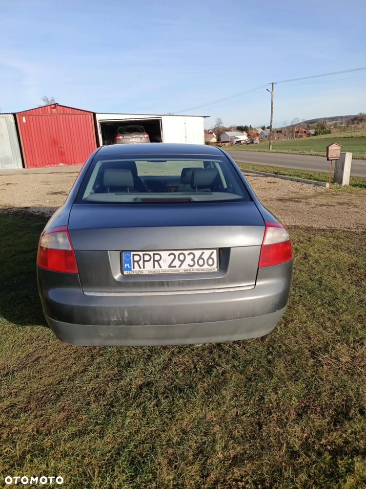 Audi A4 Limousine - 4