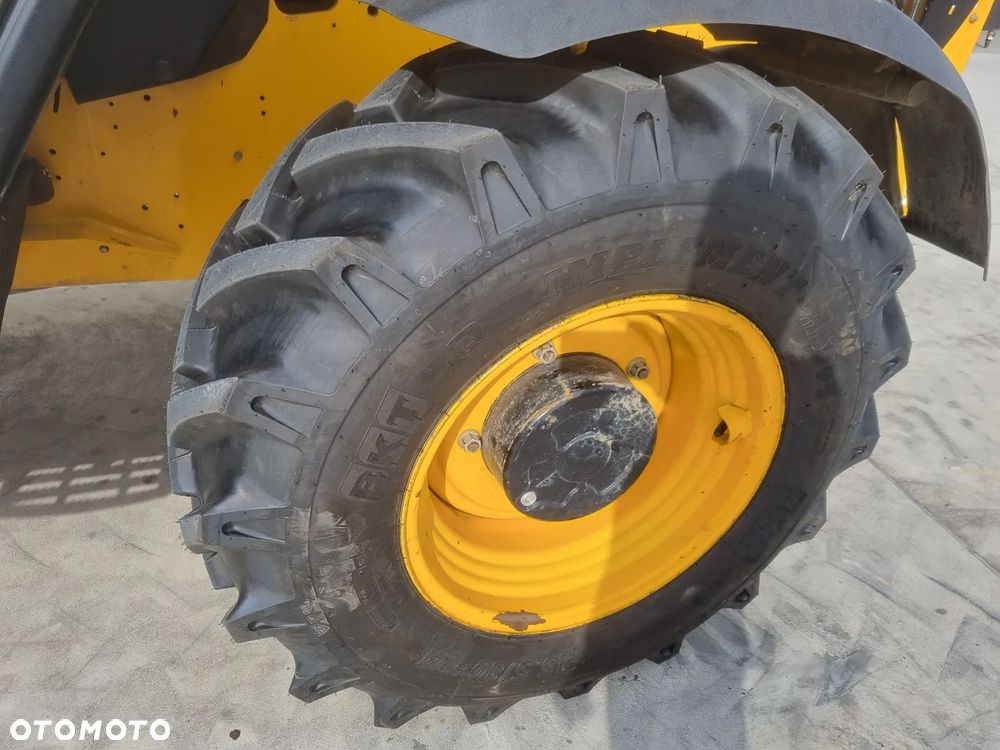 JCB 540-140 jak Manitou MT 1440 R285 - 19