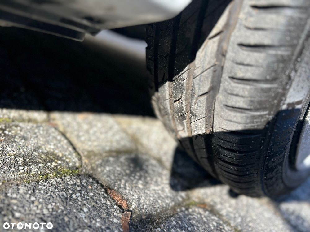 Renault Clio 1.2 16V 75 Collection - 17