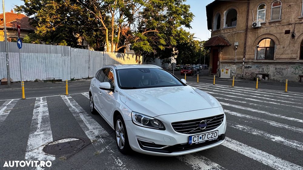 Volvo V60 D6 Plug-In-Hybrid AWD Geartronic Summum - 1
