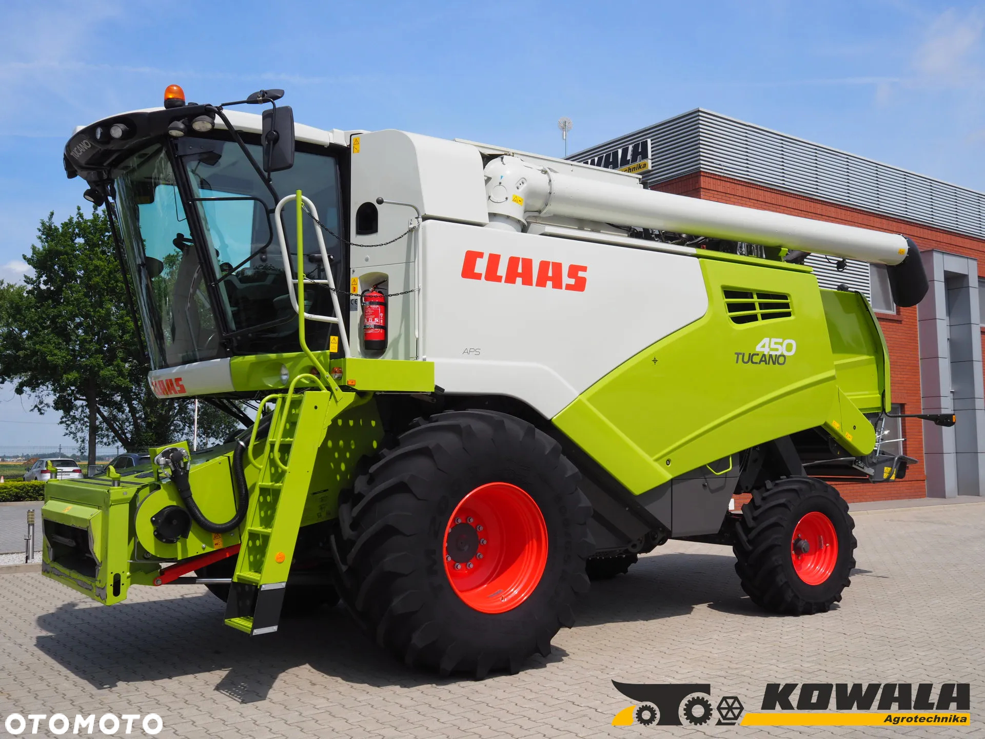 Claas Tucano 450 + V770 - 2