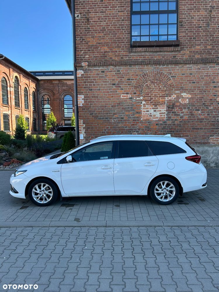 Toyota Auris Hybrid 135 Premium - 4
