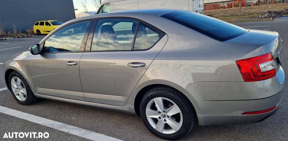 Skoda Octavia 1.6 TDI DSG Ambition - 6