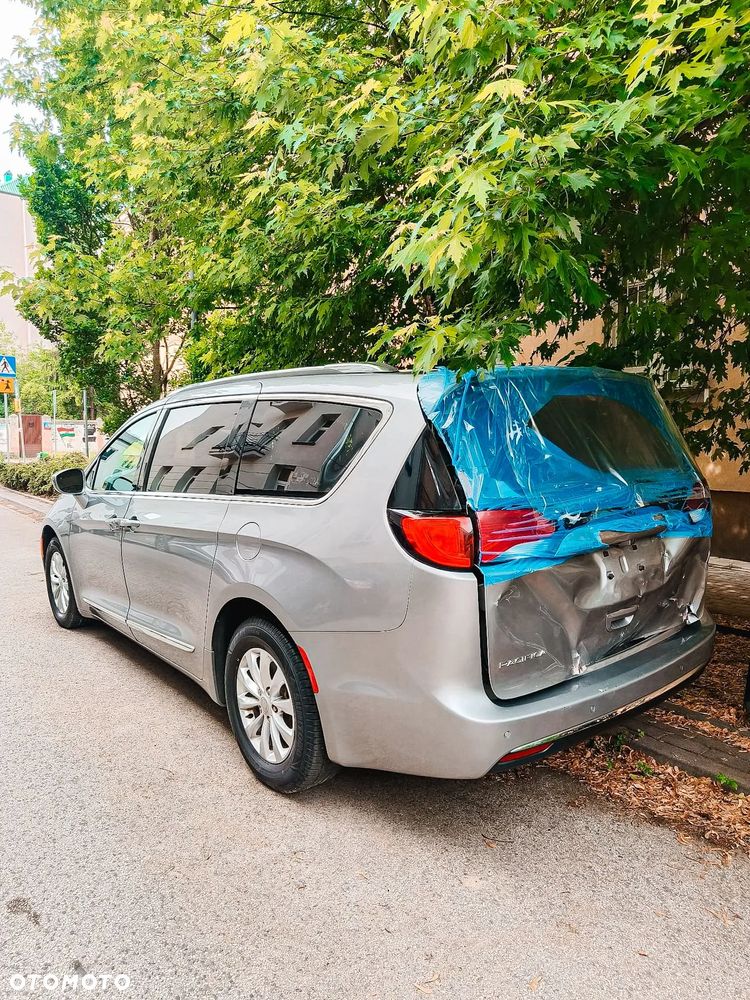 Chrysler Pacifica - 10