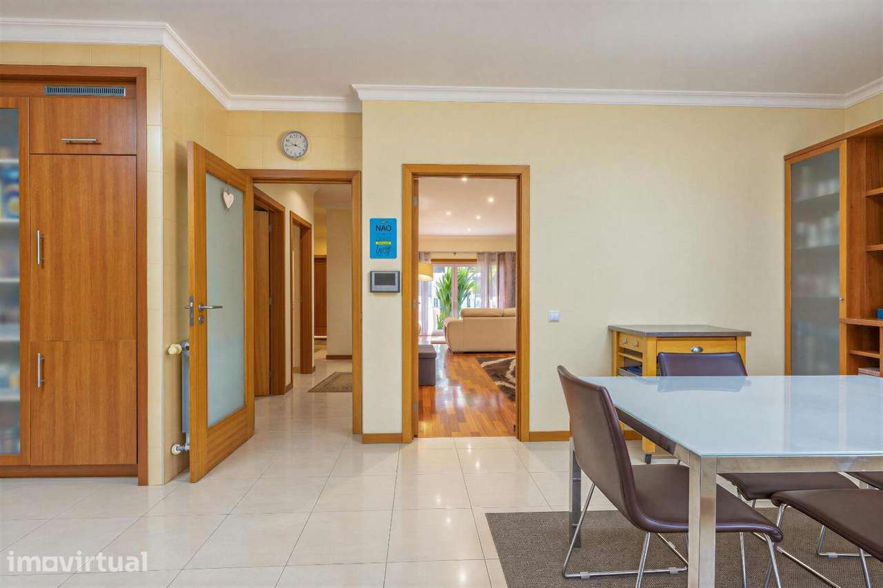 Moradia T4 de três frentes com 2 suites e garagem | Lidador - Grande imagem: 5/44