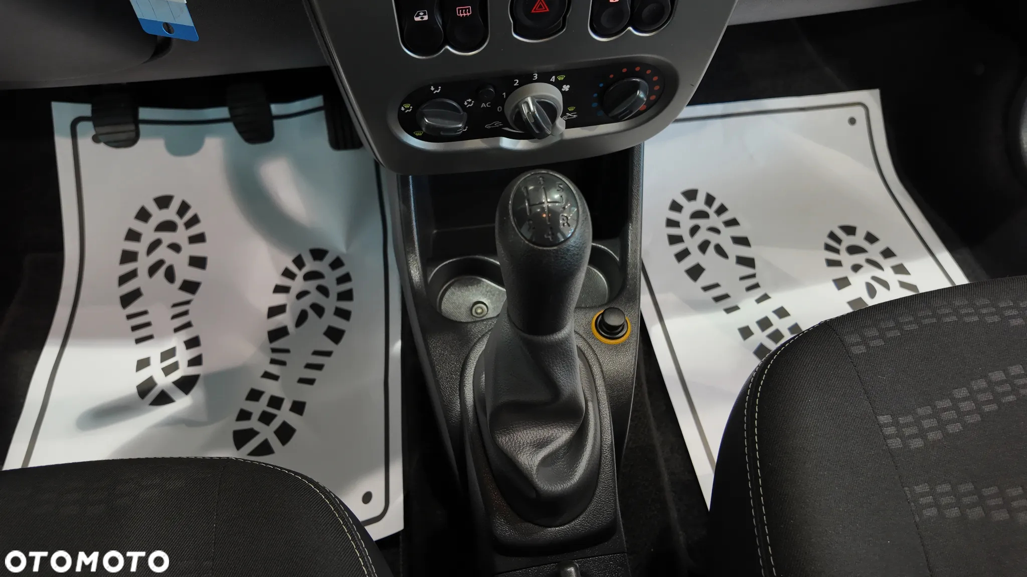 Dacia Sandero 1.6 MPI Laureate - 29