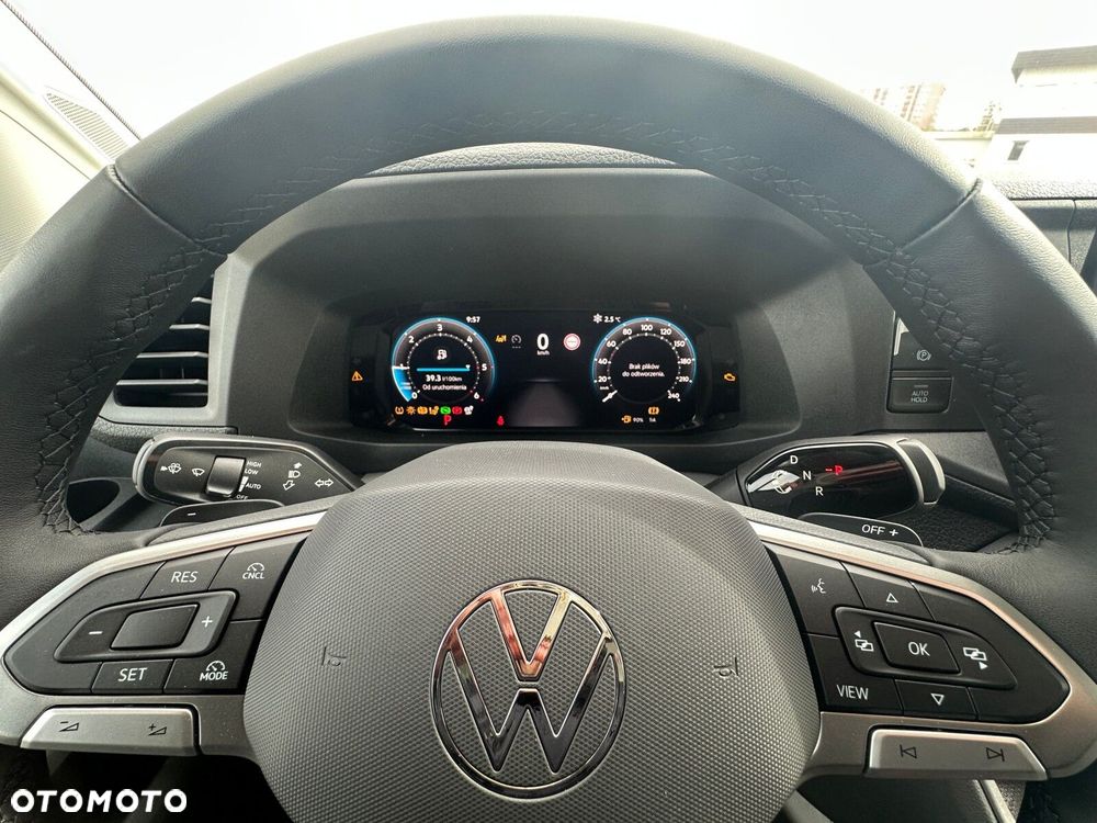 Volkswagen Crafter Crafter 35 Podwozie z pojedynczą kabiną silnik: 2,0 l EURO VI SCR 163 KM / skrzynia biegów: Przedni napęd automatyczna 8-biegowa rozstaw osi: 4490 mm - 12