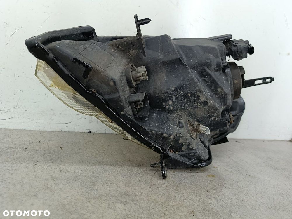 LAMPA PRZÓD PRAWA RENAULT KANGOO II 8200419910  8200419882 100-16916  KOITO - 10