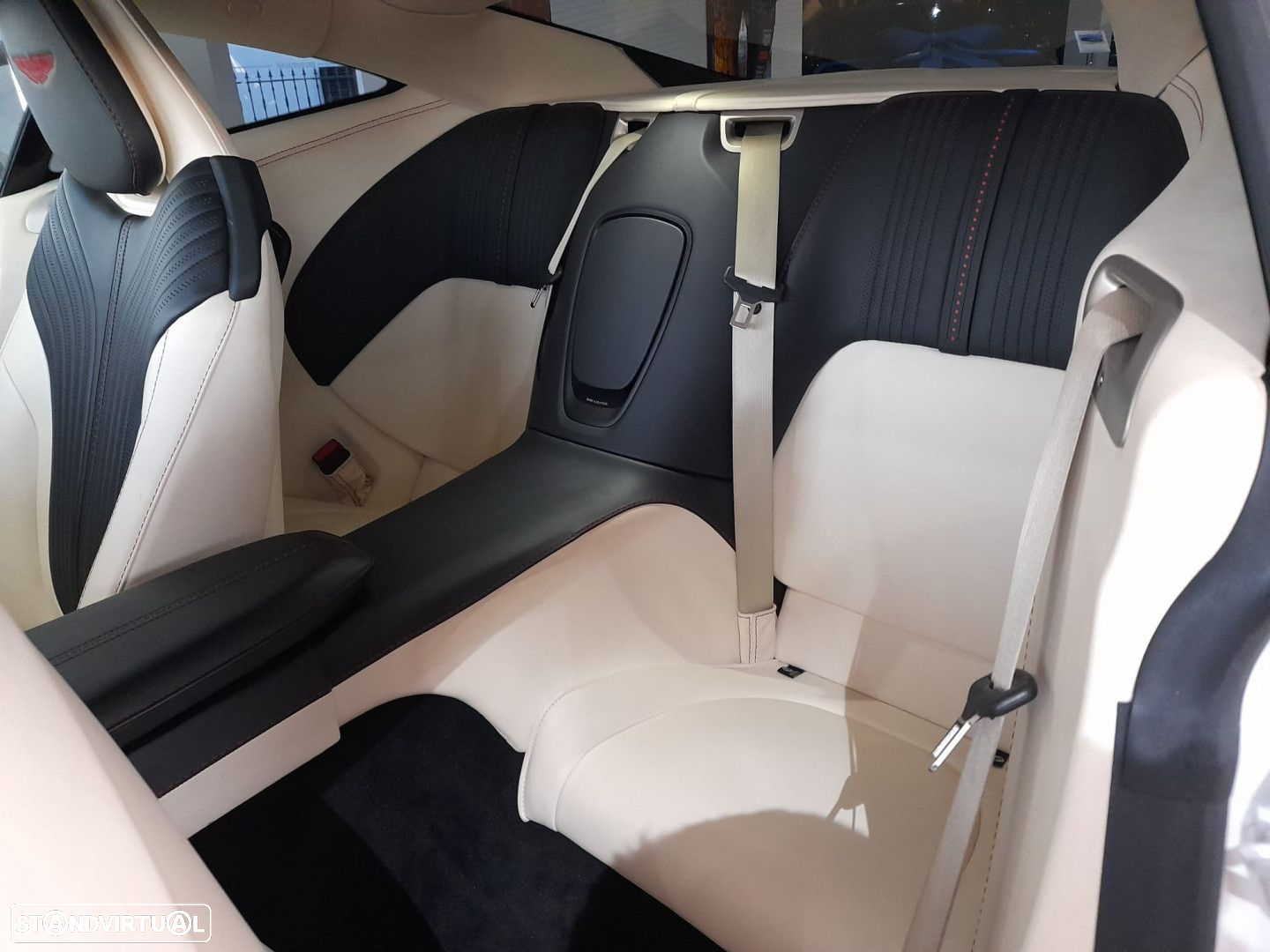 Aston Martin DB11 Coupé V12 Auto - 11