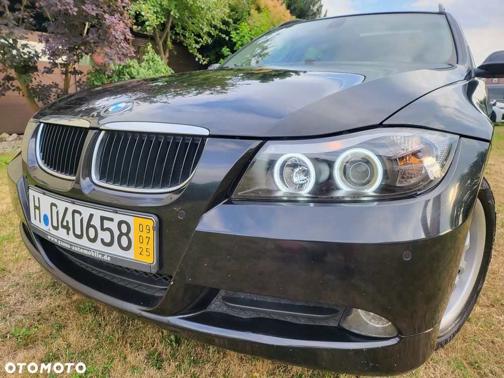 BMW Seria 3 318i Touring - 2