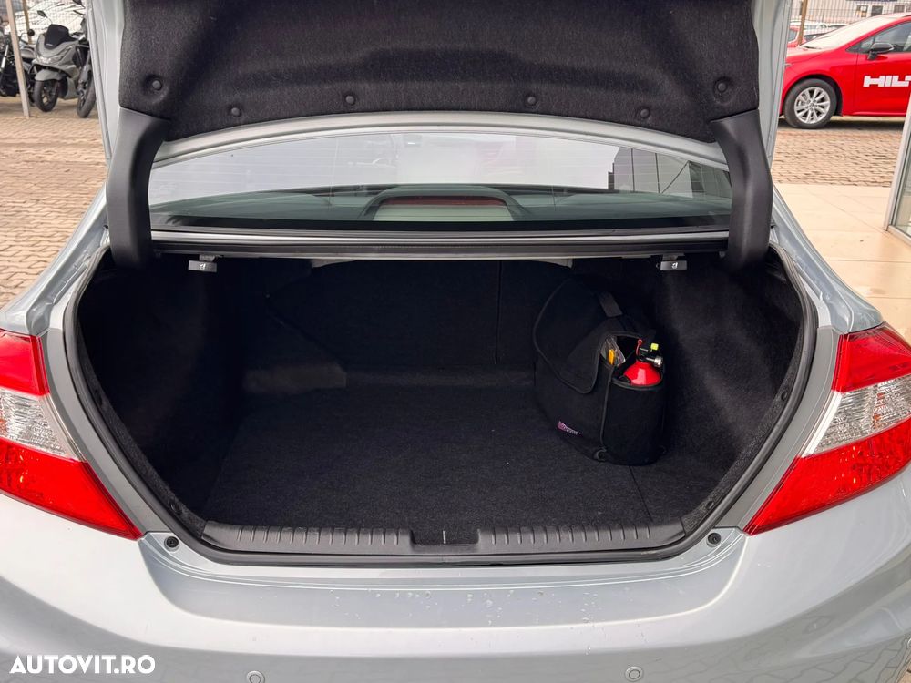 Honda Civic 1.8 ES - 13