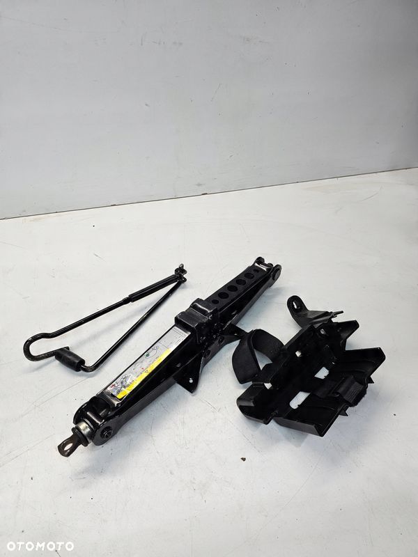 LEWAREK MOCOWANIE UCHWYT LEWARKA AUDI A3 8V 8V3012635B 8V0011031A - 1