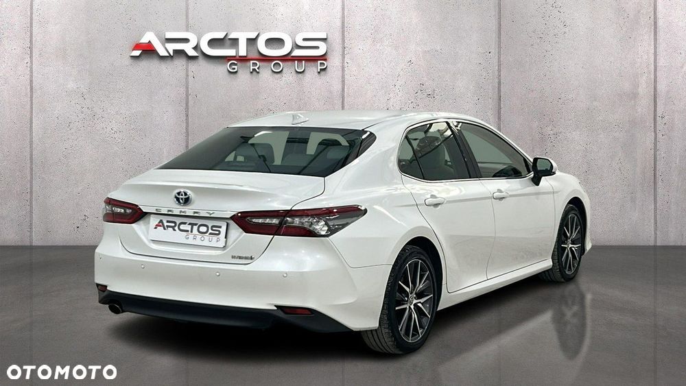 Toyota Camry - 5