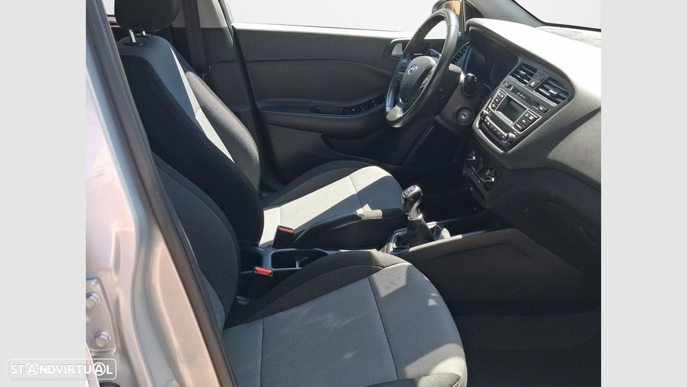 Hyundai i20 1.1 CRDi Comfort+Pack Look+JLL16 - 14