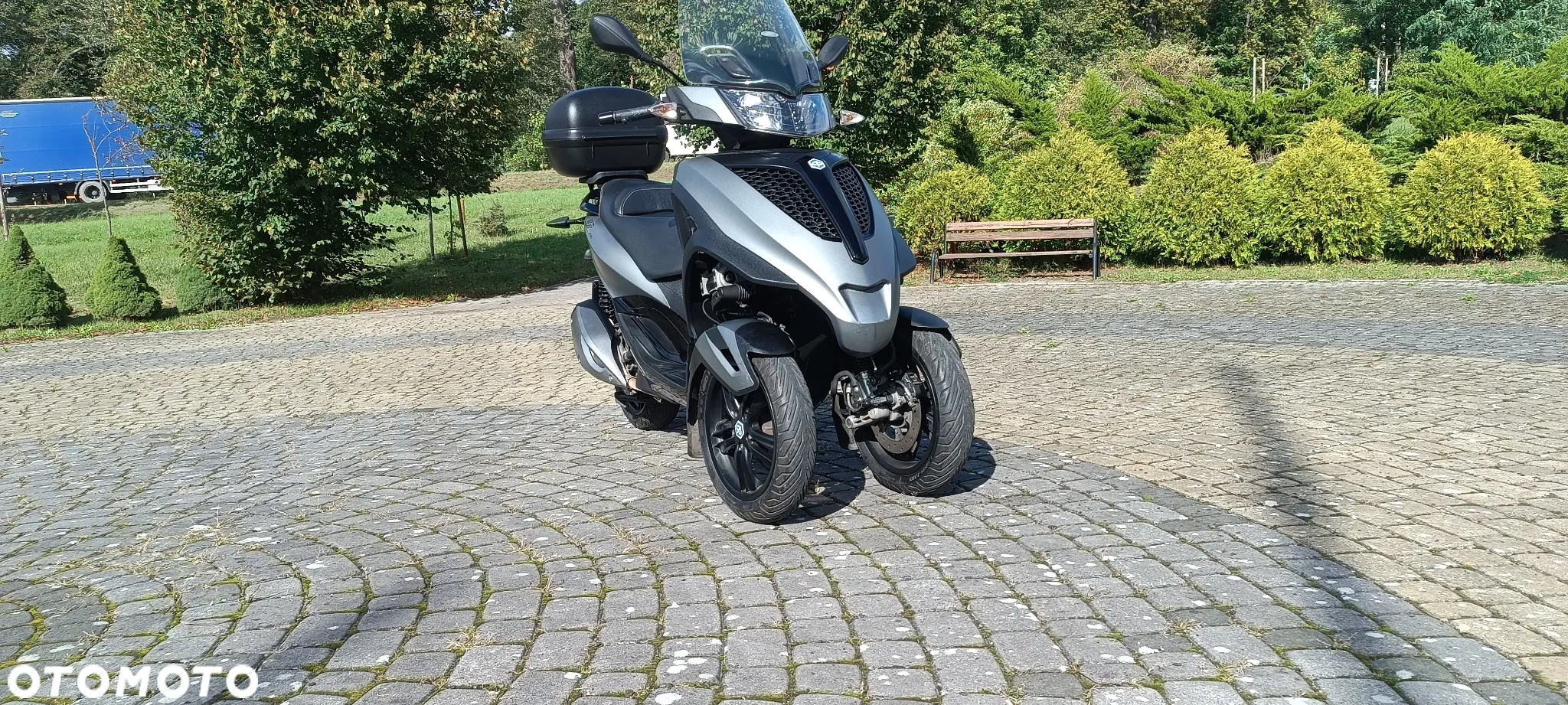 Piaggio MP-3 - 25