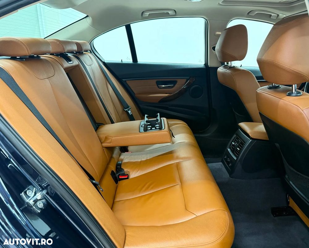 BMW Seria 3 320i Aut. Luxury Line - 22