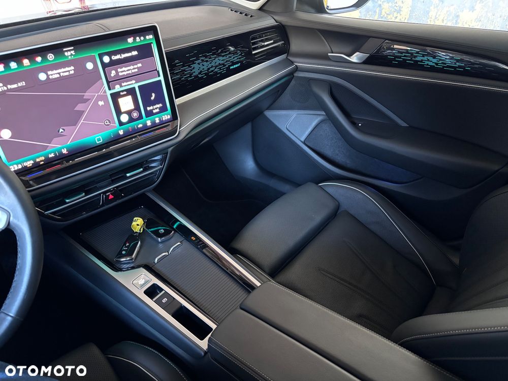 Volkswagen Passat Variant 2.0 TDI SCR 4Motion DSG Elegance - 29