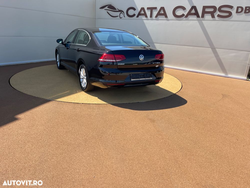 Volkswagen Passat 2.0 TDI SCR Comfortline - 12