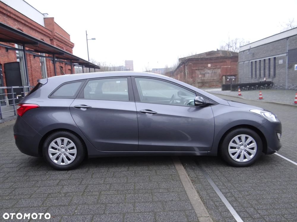 Hyundai i30 blue Kombi 1.6 CRDi Classic Navigation - 7