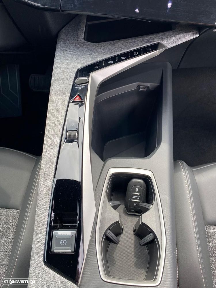 Peugeot 5008 1.2 Hybrid Allure e-DCS6 - 11