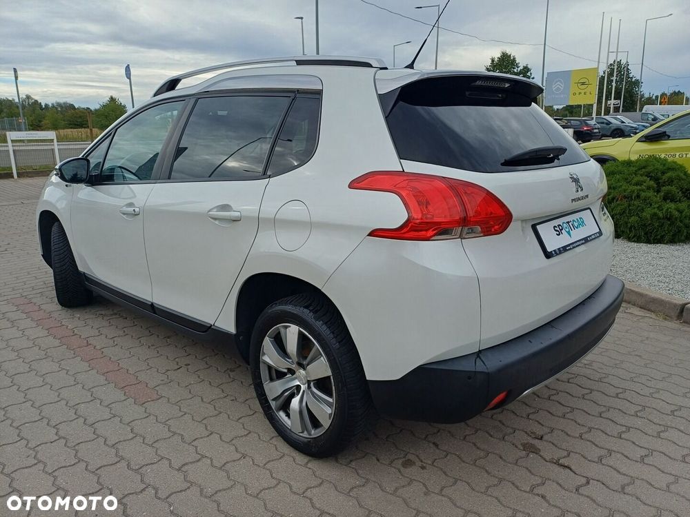 Peugeot 2008 1.2 Pure Tech Style S&S - 4