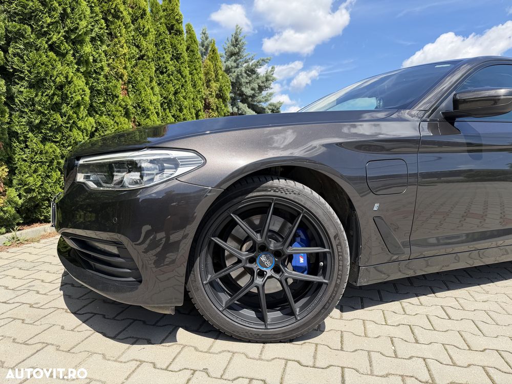 BMW Seria 5 530i AT MHEV - 32