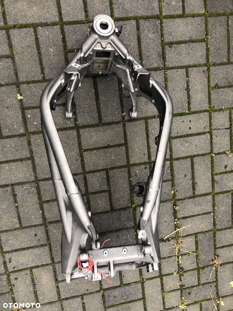 Triumph Speed Triple 1050 RS  moduł instalacja  Ohlins  rama 2018 - 5