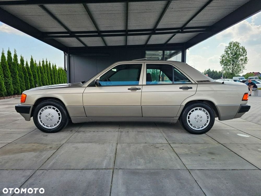 Mercedes-Benz W201 (190) - 9