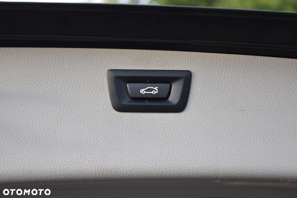 BMW Seria 3 320d Sport Line - 40