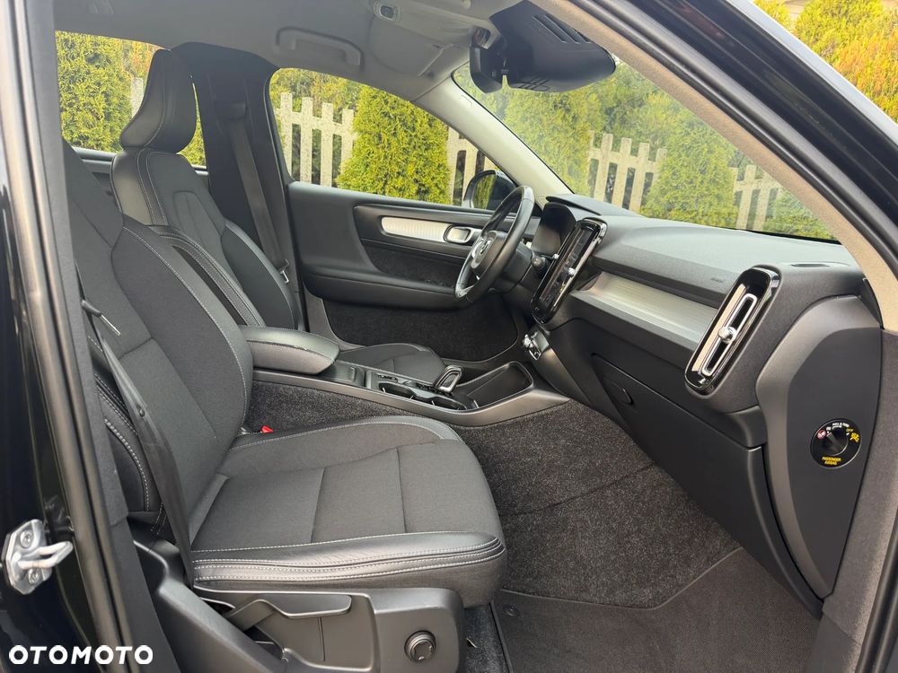 Volvo XC 40 D3 AWD Momentum Pro - 25