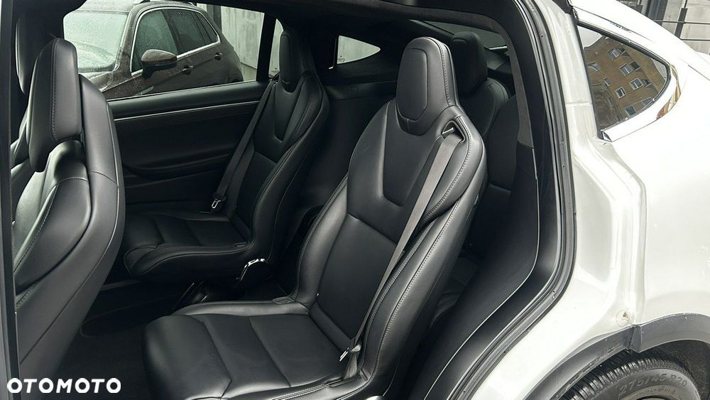 Tesla Model X - 25
