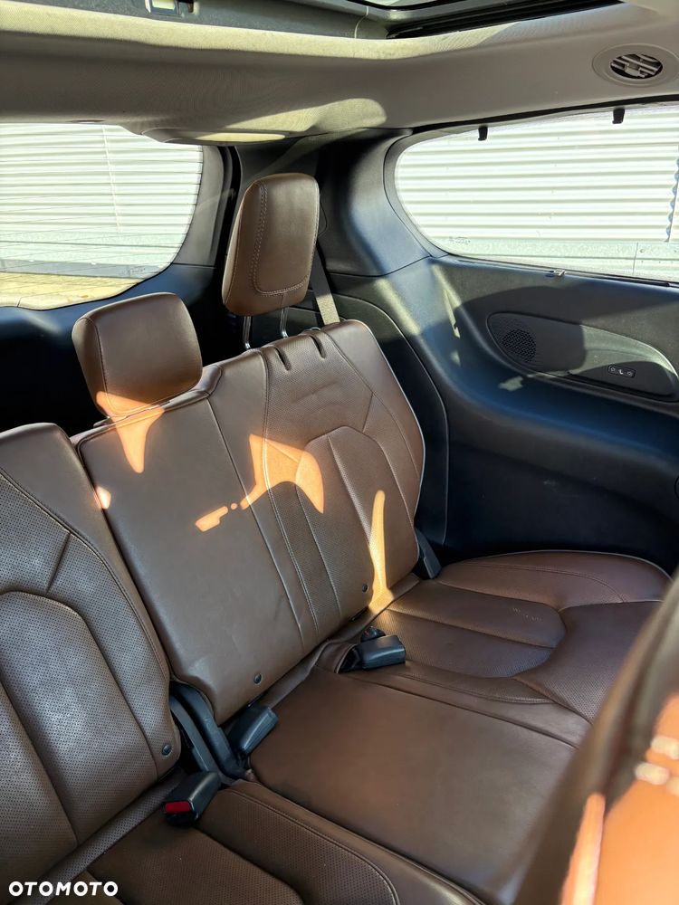 Chrysler Pacifica - 27
