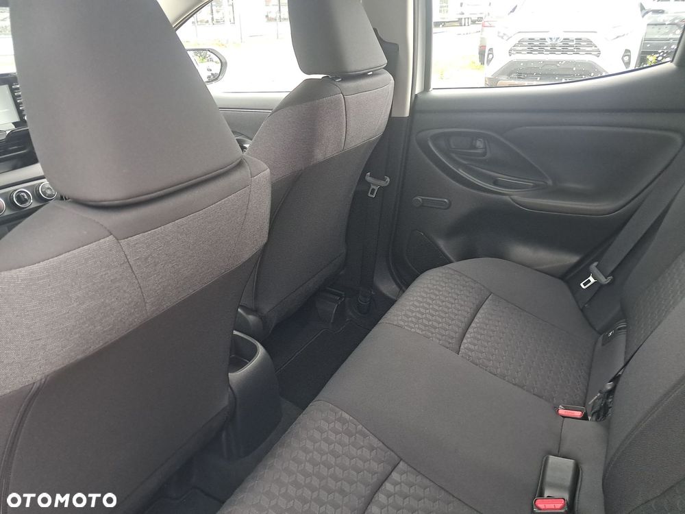 Toyota Yaris - 10