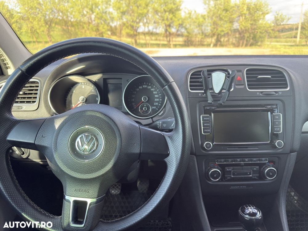 Volkswagen Golf - 6