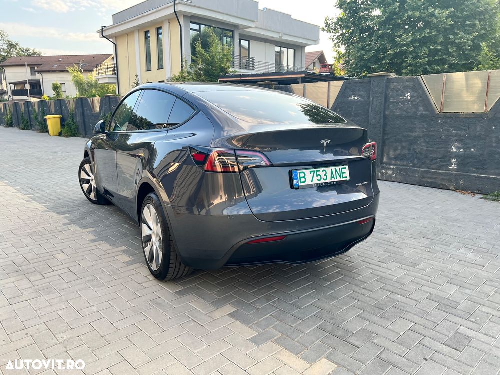 Tesla Model Y - 4