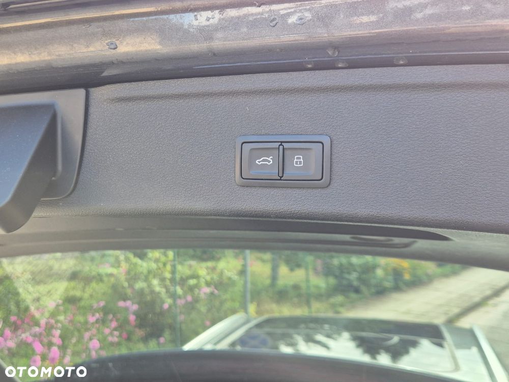 Audi A4 Avant 40 TFSI S tronic S line - 33