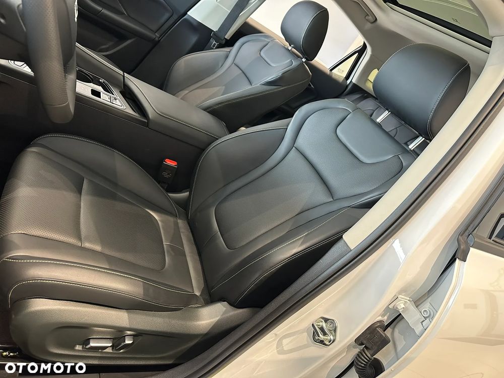 Bestune B70 2.0T Elegance - 13