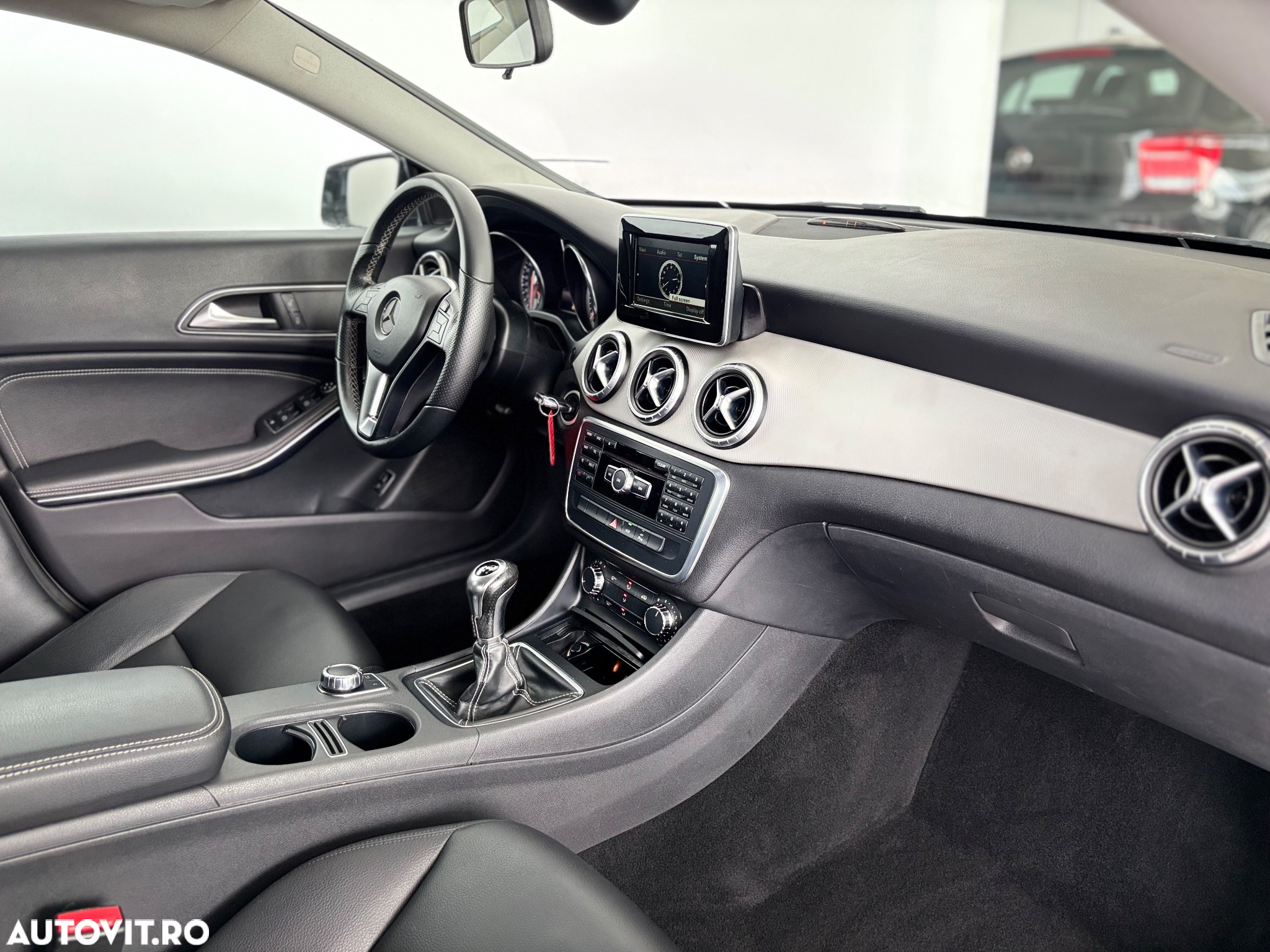 Mercedes-Benz CLA - 12