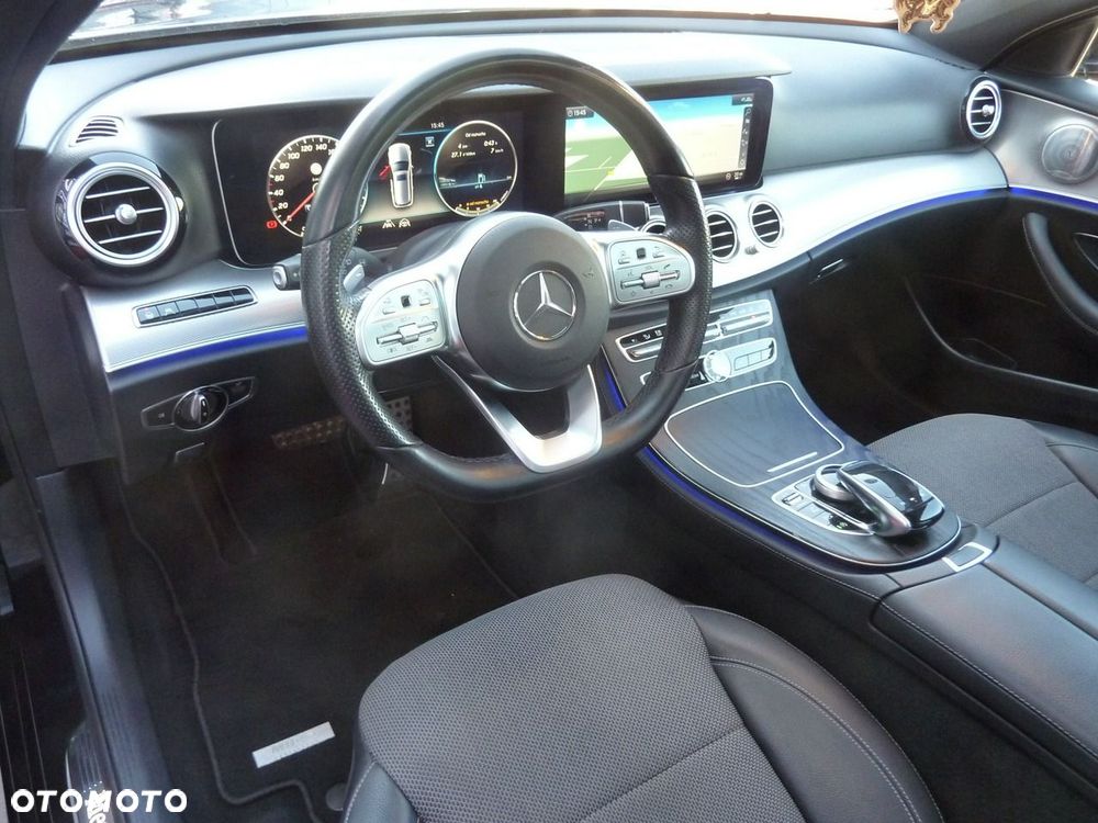 Mercedes-Benz Klasa E - 9