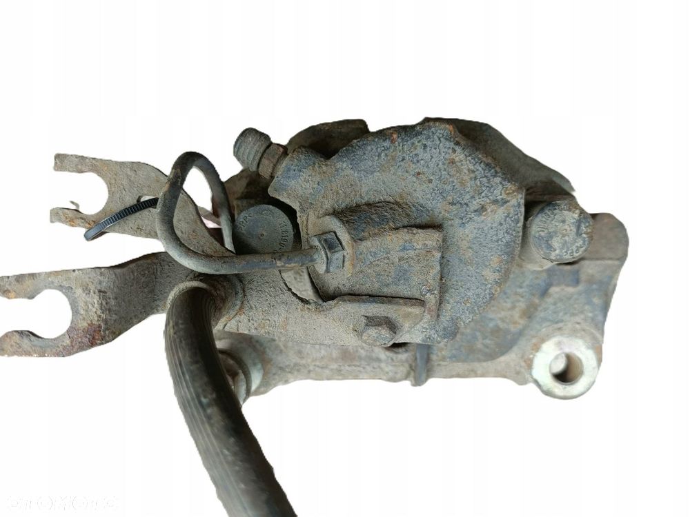 AUDI A4 B6 00-06 r. 1,9 TDI ZACISK HAMULCOWY Z JARZMEM PRAWY PRZÓD - 2