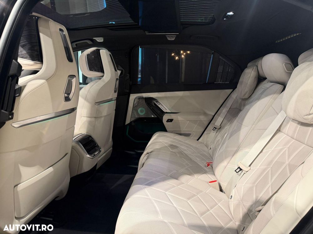 BMW Seria 7 740d xDrive MHEV - 27