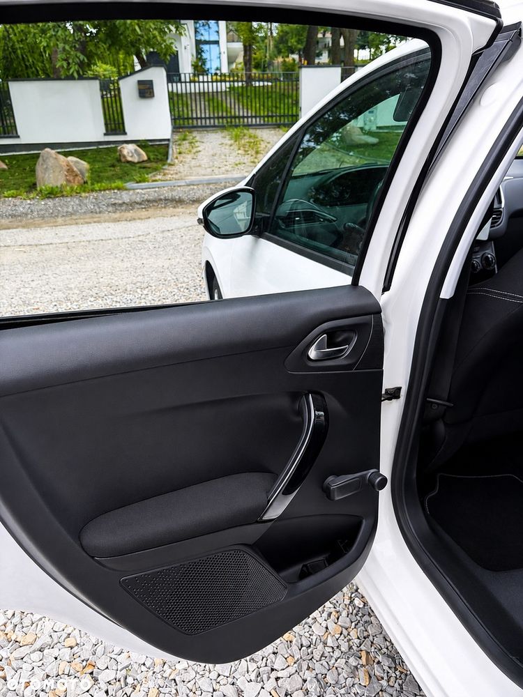 Peugeot 208 1.2 PureTech Active - 12