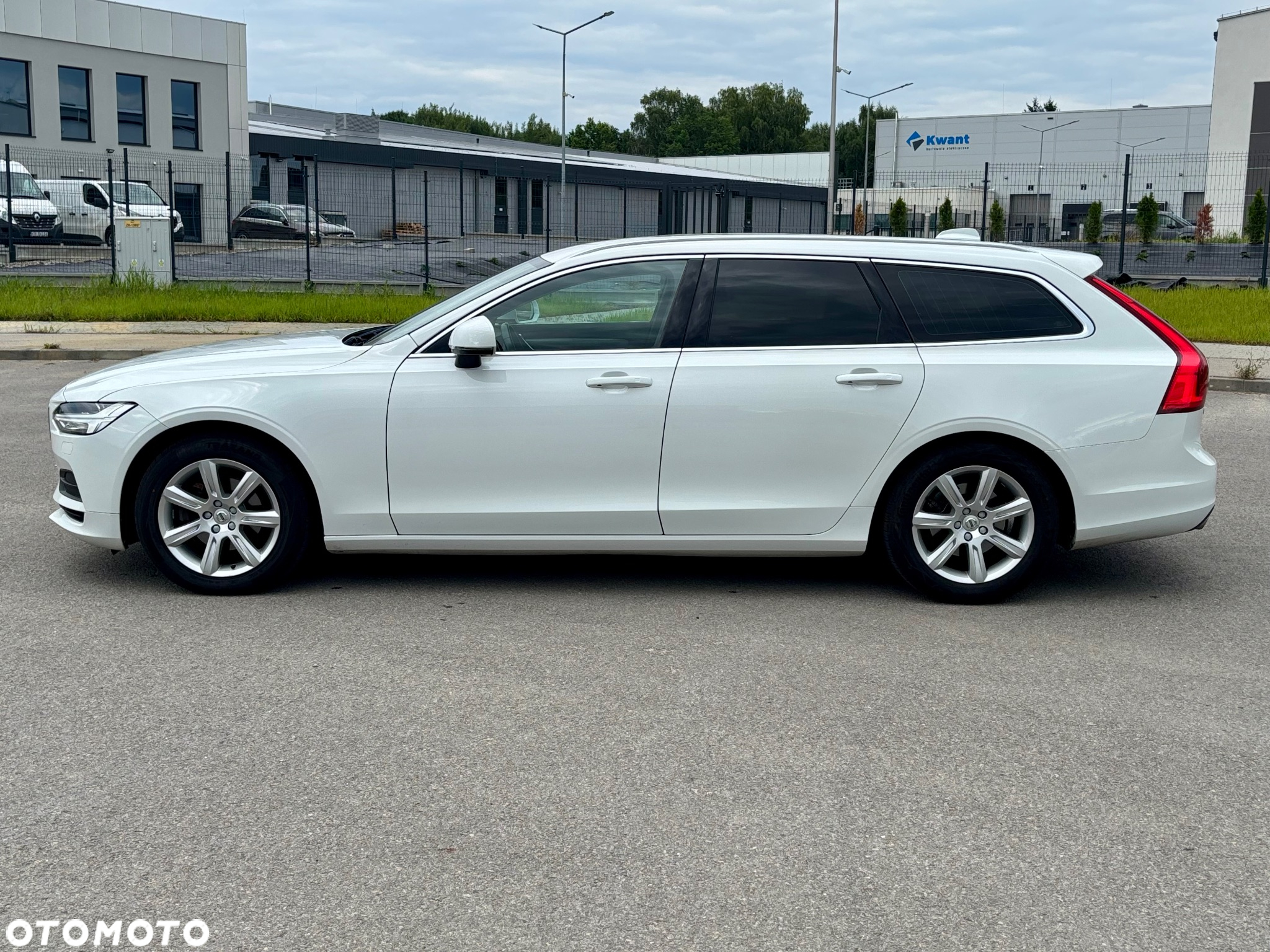 Volvo V90 D4 Momentum - 4