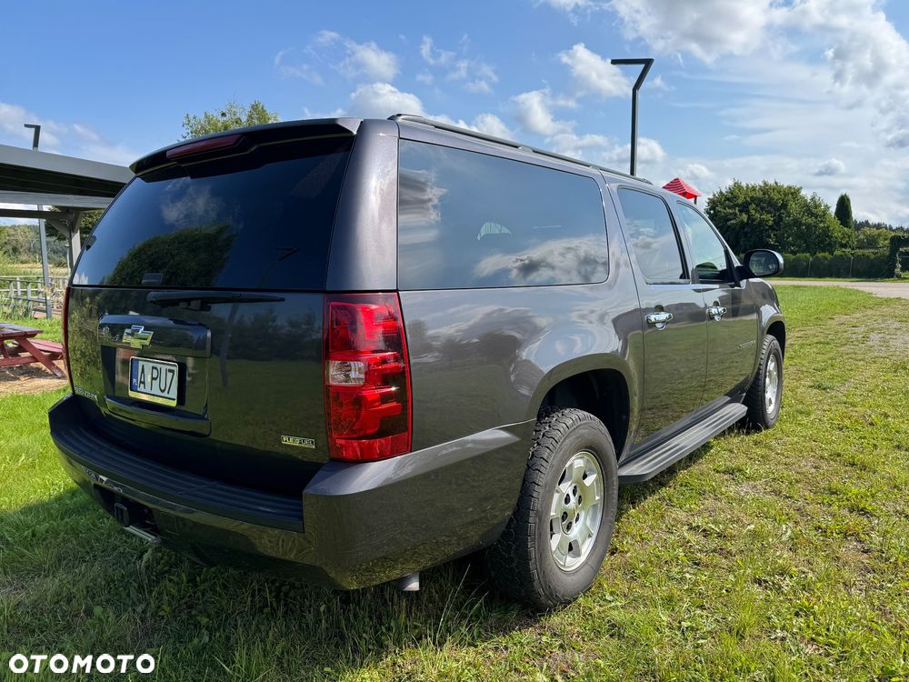 Chevrolet Suburban - 14