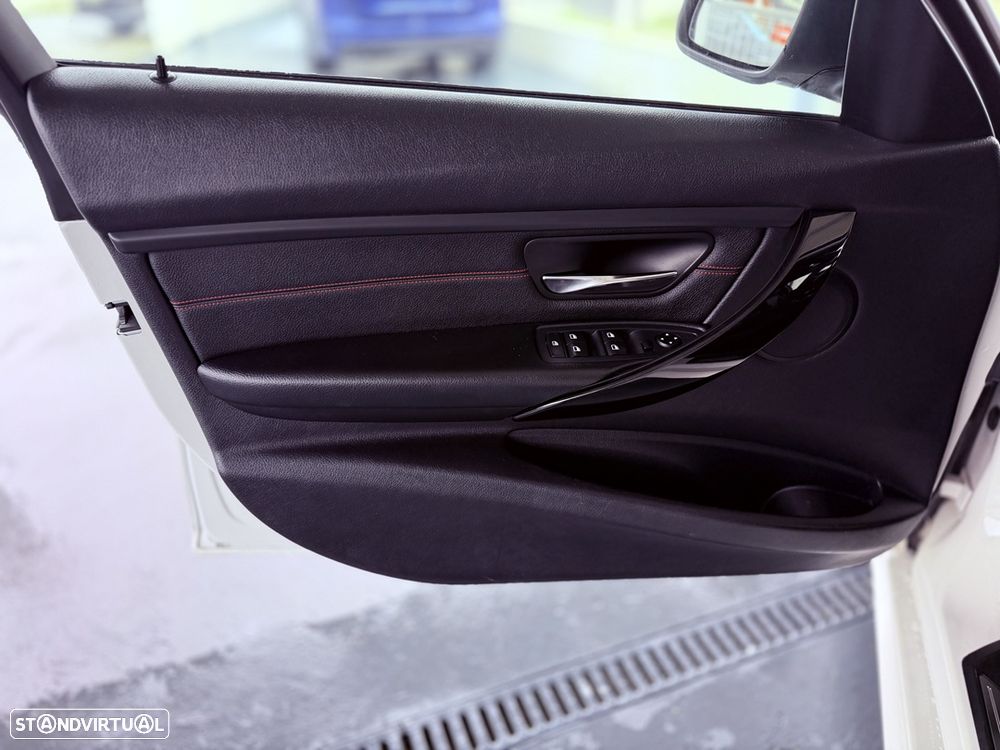 BMW 320 d Auto Pack M - 22